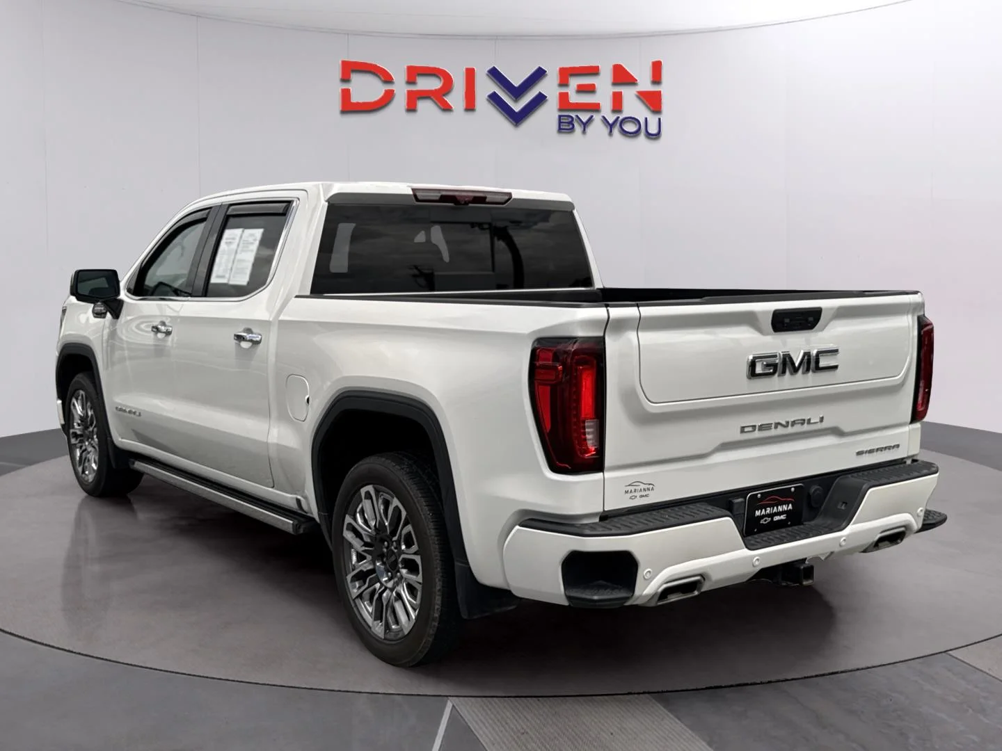 Used 2024 White Frost Tricoat GMC Denali Ultimate image 3