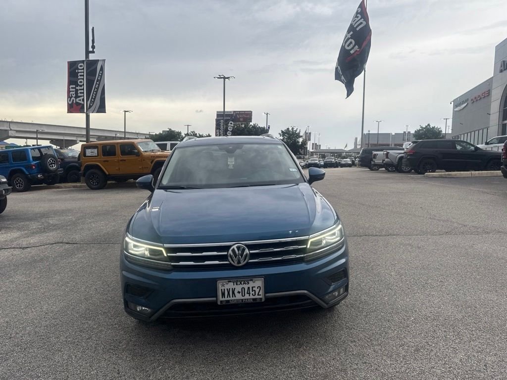 Used 2018 Blue Volkswagen 2.0T SEL Premium image 9