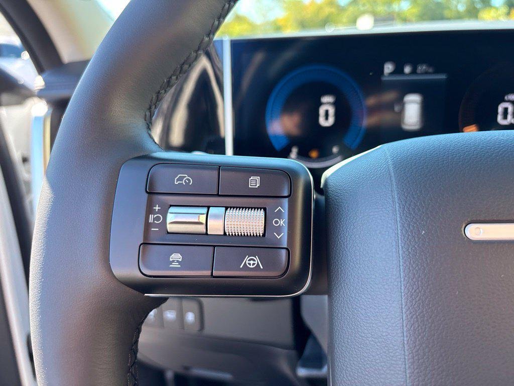 New 2027 White Hyundai SE AWD image 16