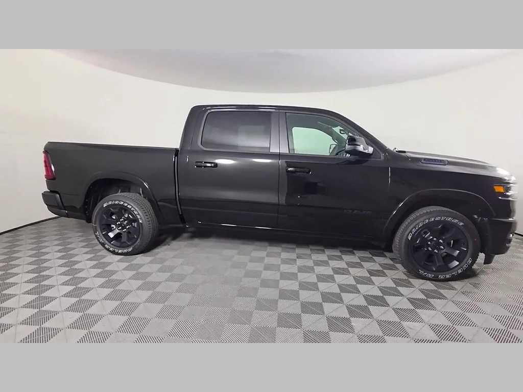 New 2027 Diamond Black Crystal Pearl-Coat Exterior Paint RAM Big Horn image 24