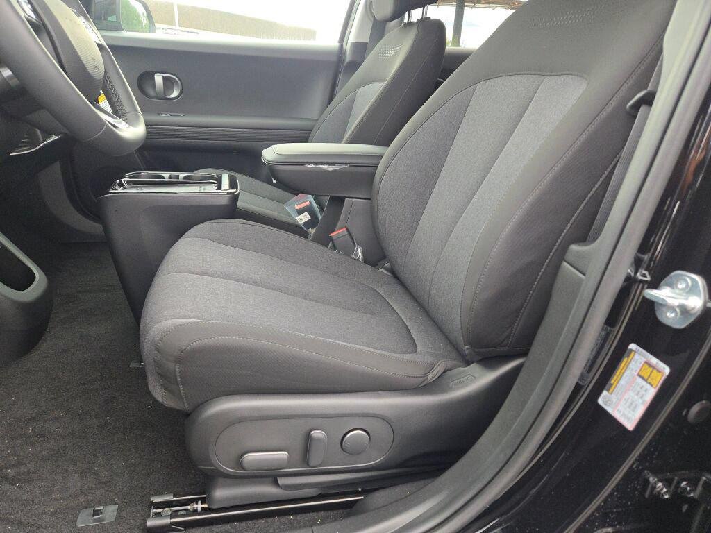 New 2027 Abyss Black Hyundai SE image 20