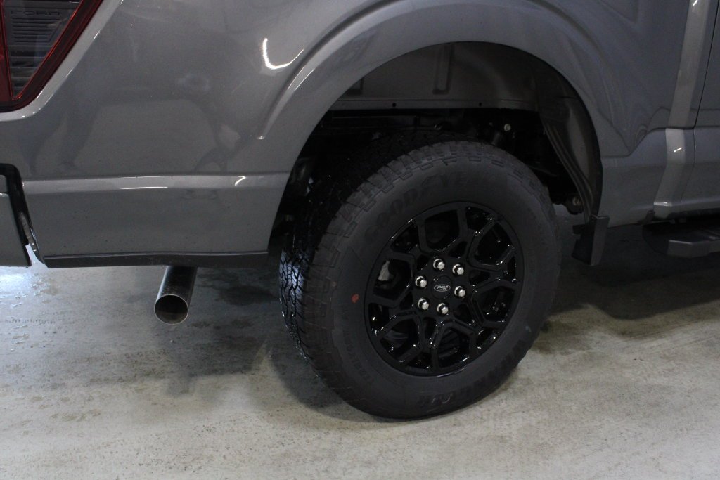 New 2026 Carbonized Gray Metallic Ford XLT image 25