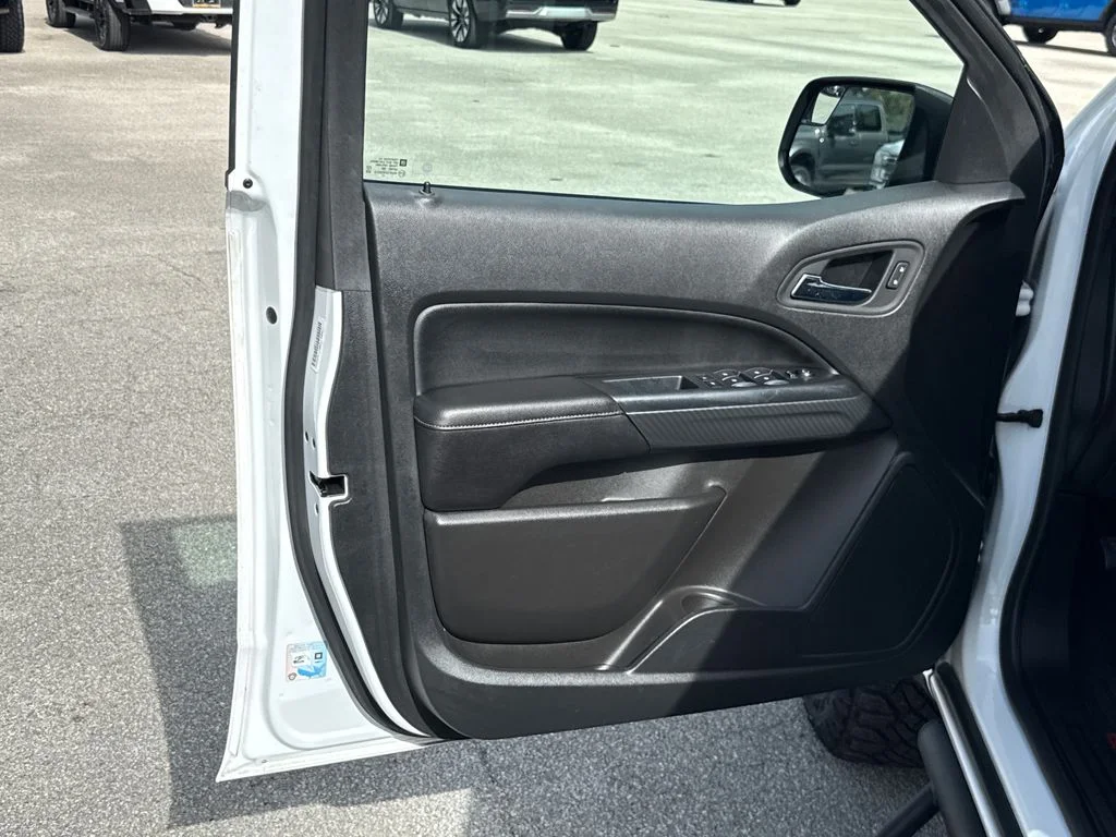 Certified Used 2022 White GMC AT4 w/Leather image 13