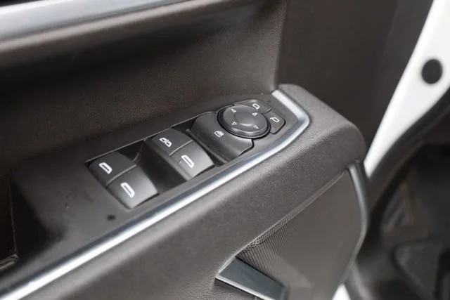 Used 2025 Summit White Chevrolet LT image 22