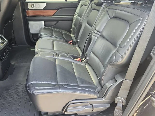 Used 2019 Black Metallic Lincoln Reserve image 24