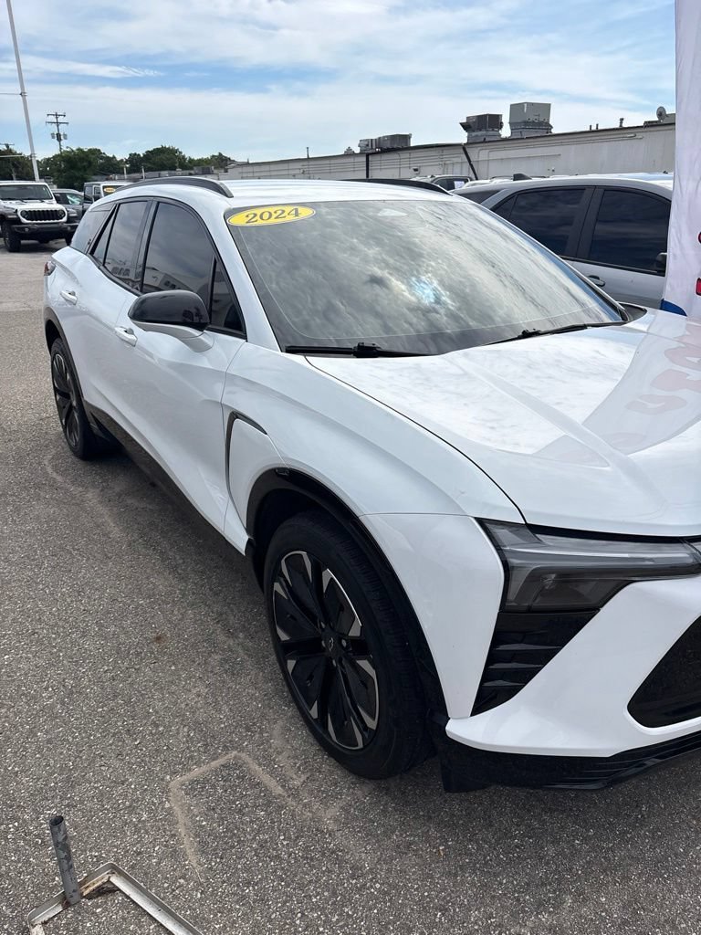 Used 2024 Summit White Chevrolet RS image 2