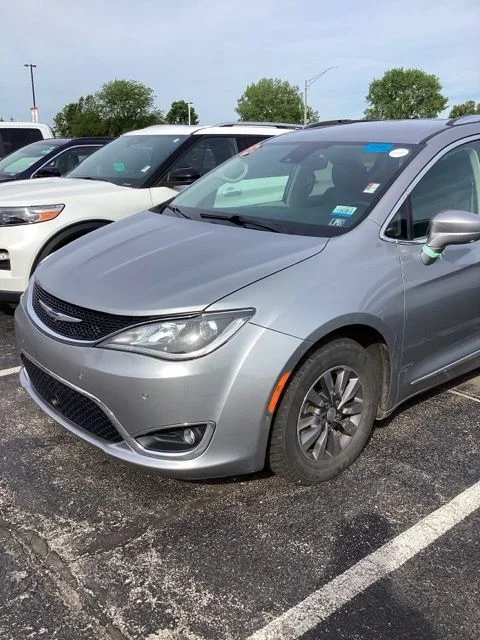 2020 Chrysler Pacifica Touring L Plus's photo