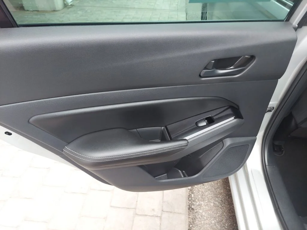 Used 2023 Silver Nissan 2.5 SV image 37