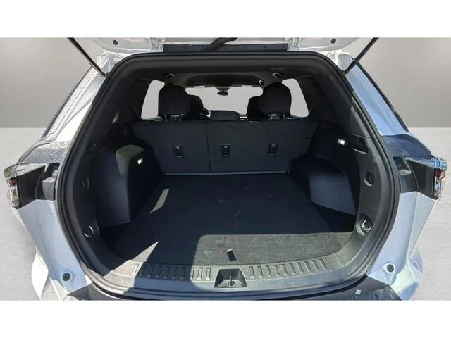 Used 2025 Summit White Chevrolet LT image 30