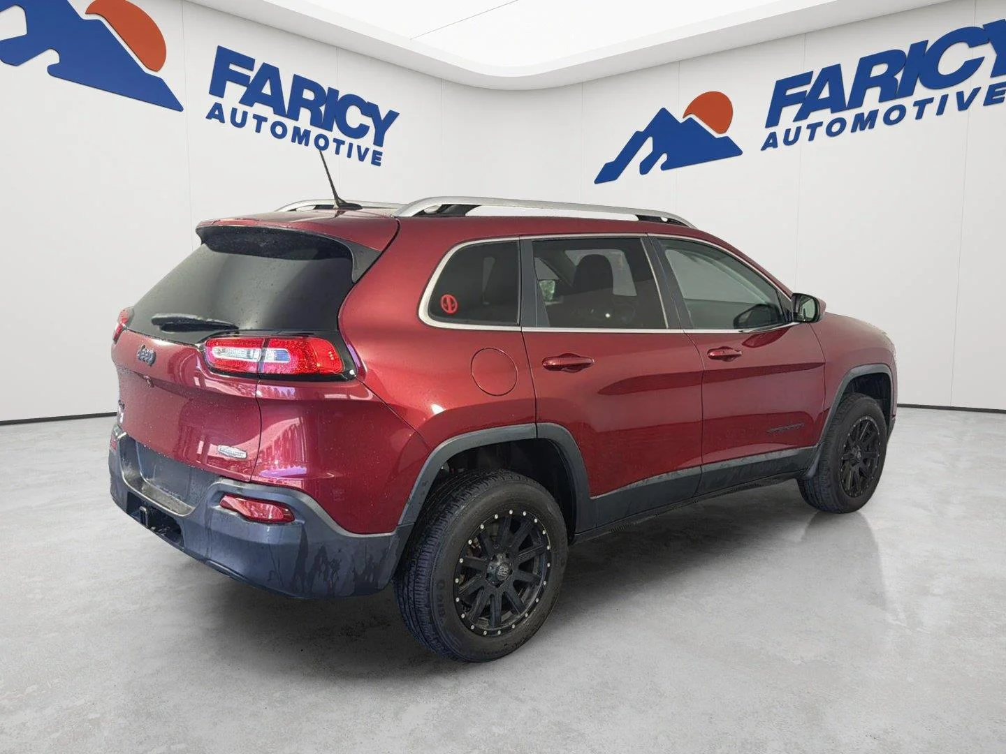 Used 2014 Deep Cherry Red Crystal Pearlcoat Jeep Latitude image 5