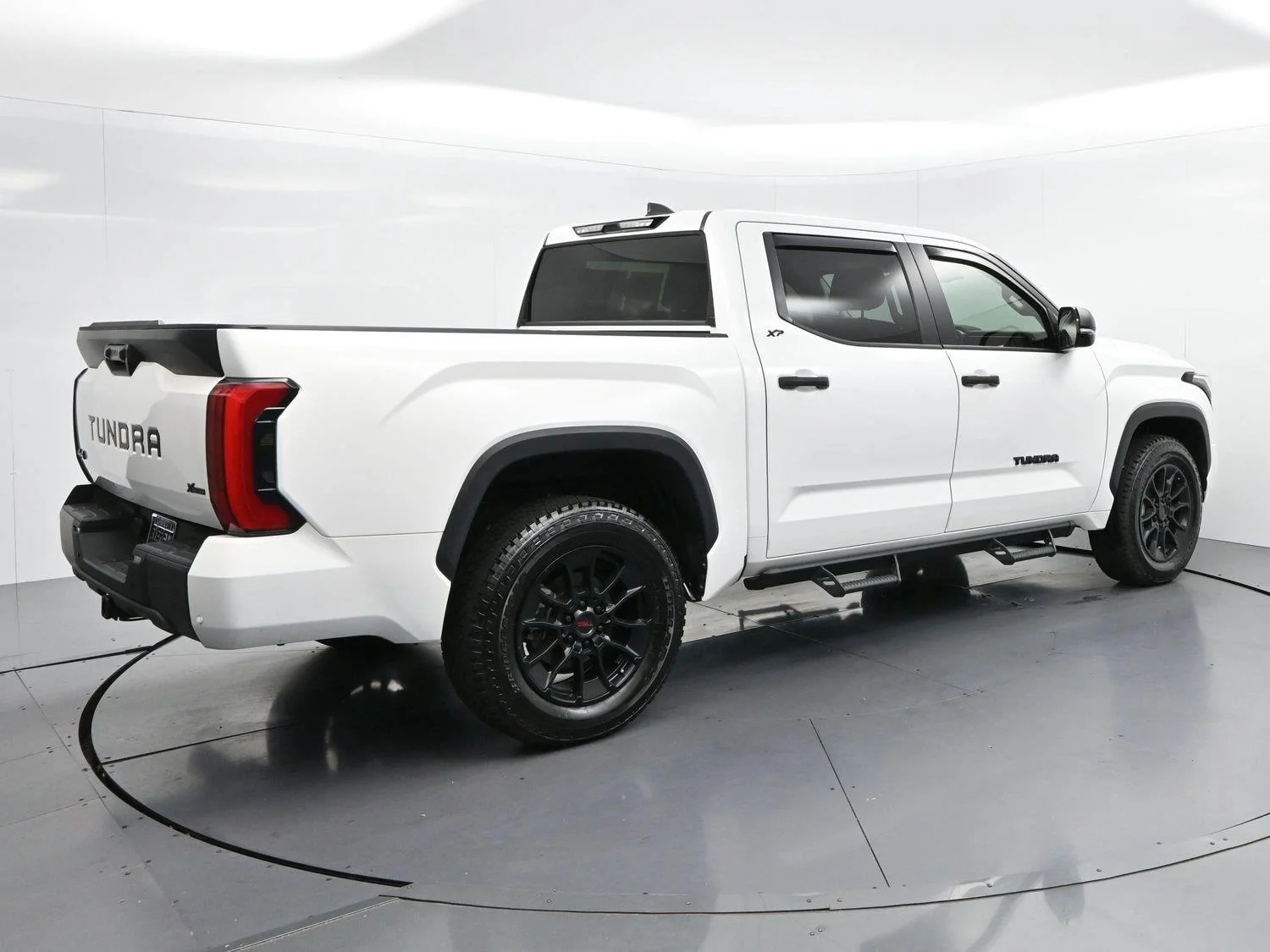Used 2024 Ice Cap Toyota SR5 image 7