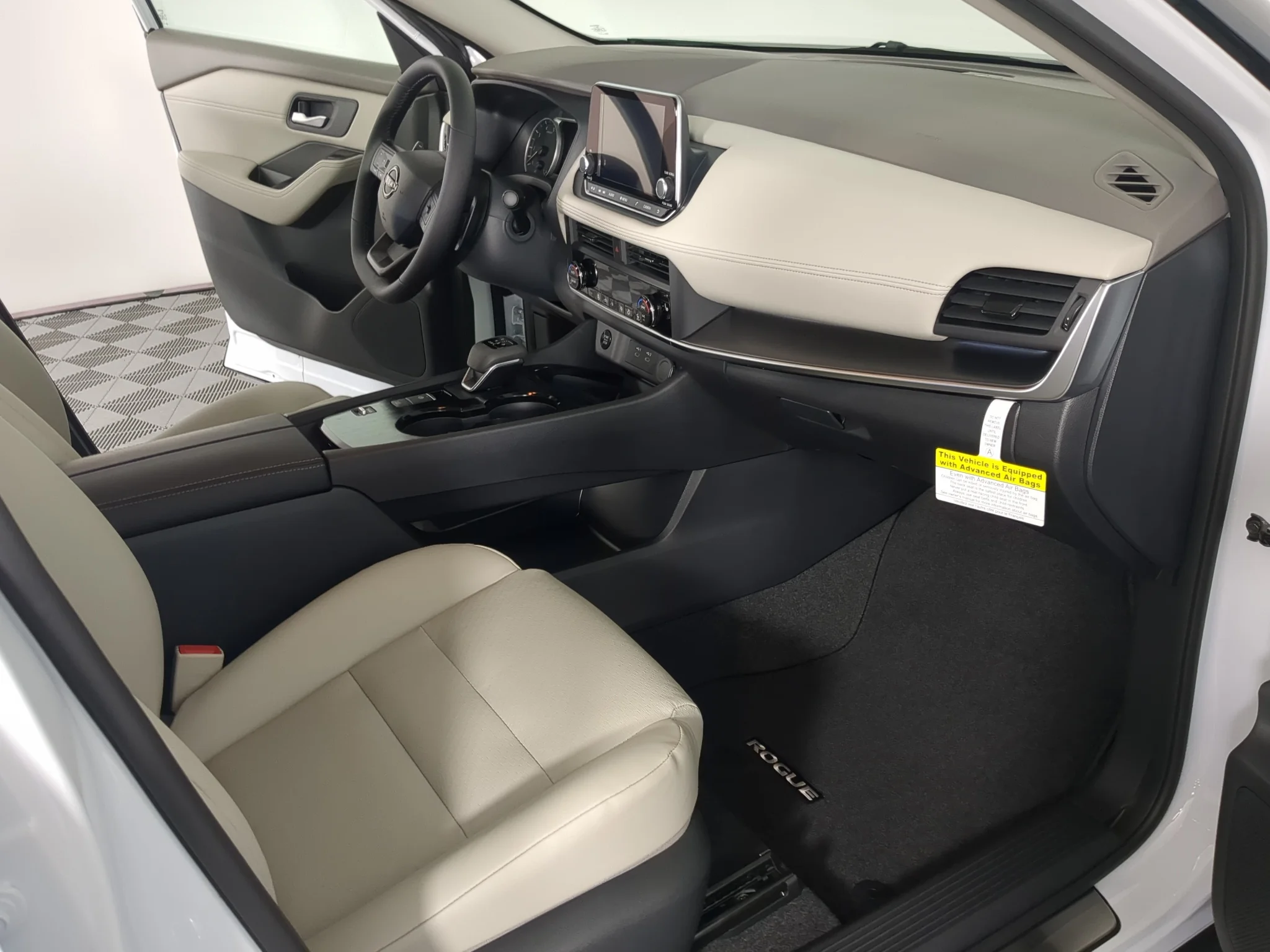 New 2027 Everest White Pearl Tricoat Nissan SV image 20