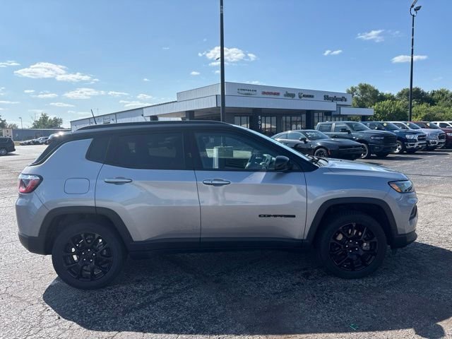 Used 2023 Silver Jeep Latitude image 6