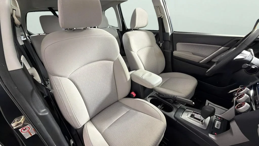 Used 2017  Subaru Premium image 28