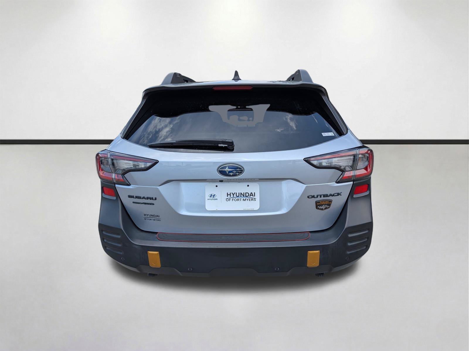 Used 2023 Ice Silver Metallic Subaru Wilderness image 7