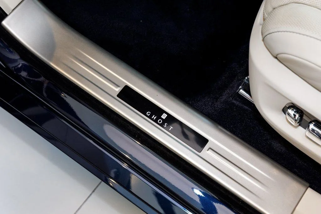 Used 2021 Midnight Sapphire Rolls-Royce  image 32