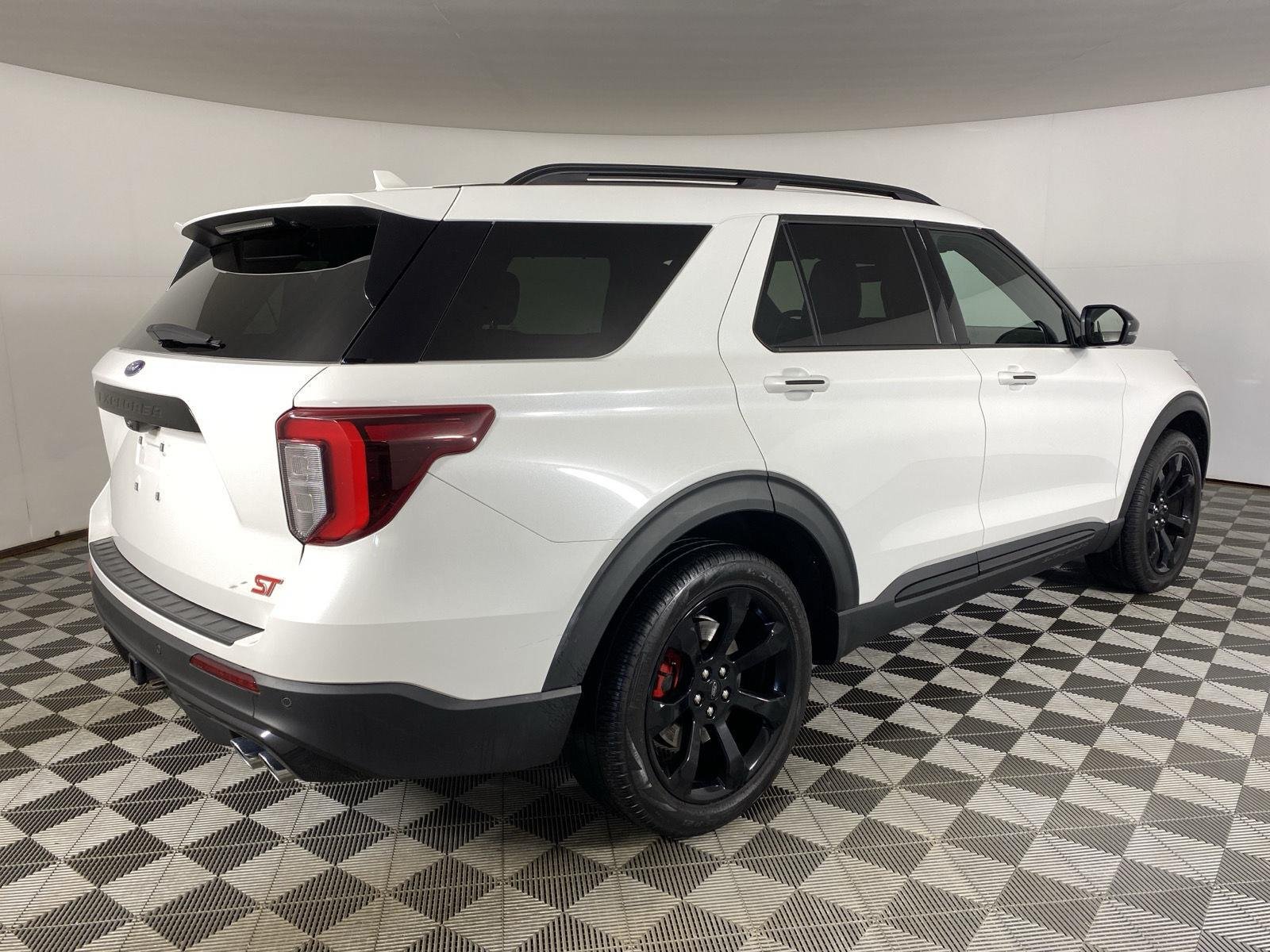 Used 2023 Star White Metallic Tri-Coat Ford ST image 10