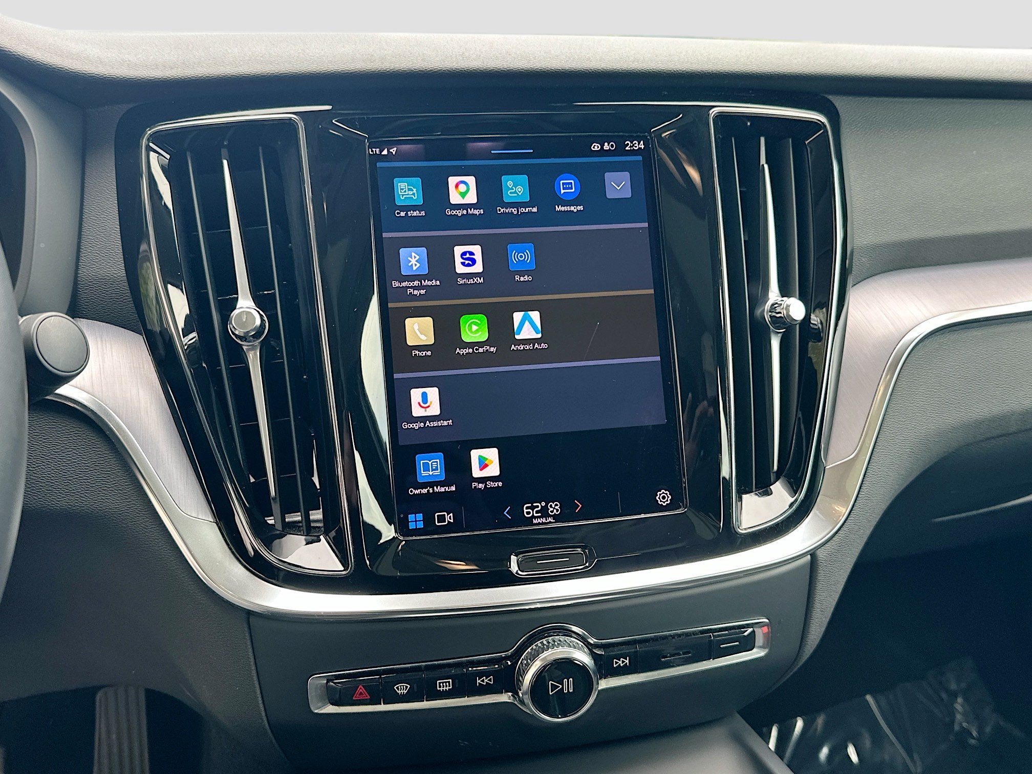 Used 2024 Onyx Black Metallic Volvo Core Dark Theme image 11