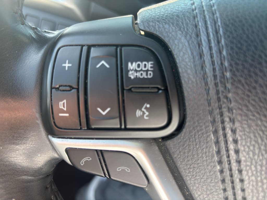 Used 2018 Blizzard Pearl Toyota SE image 10