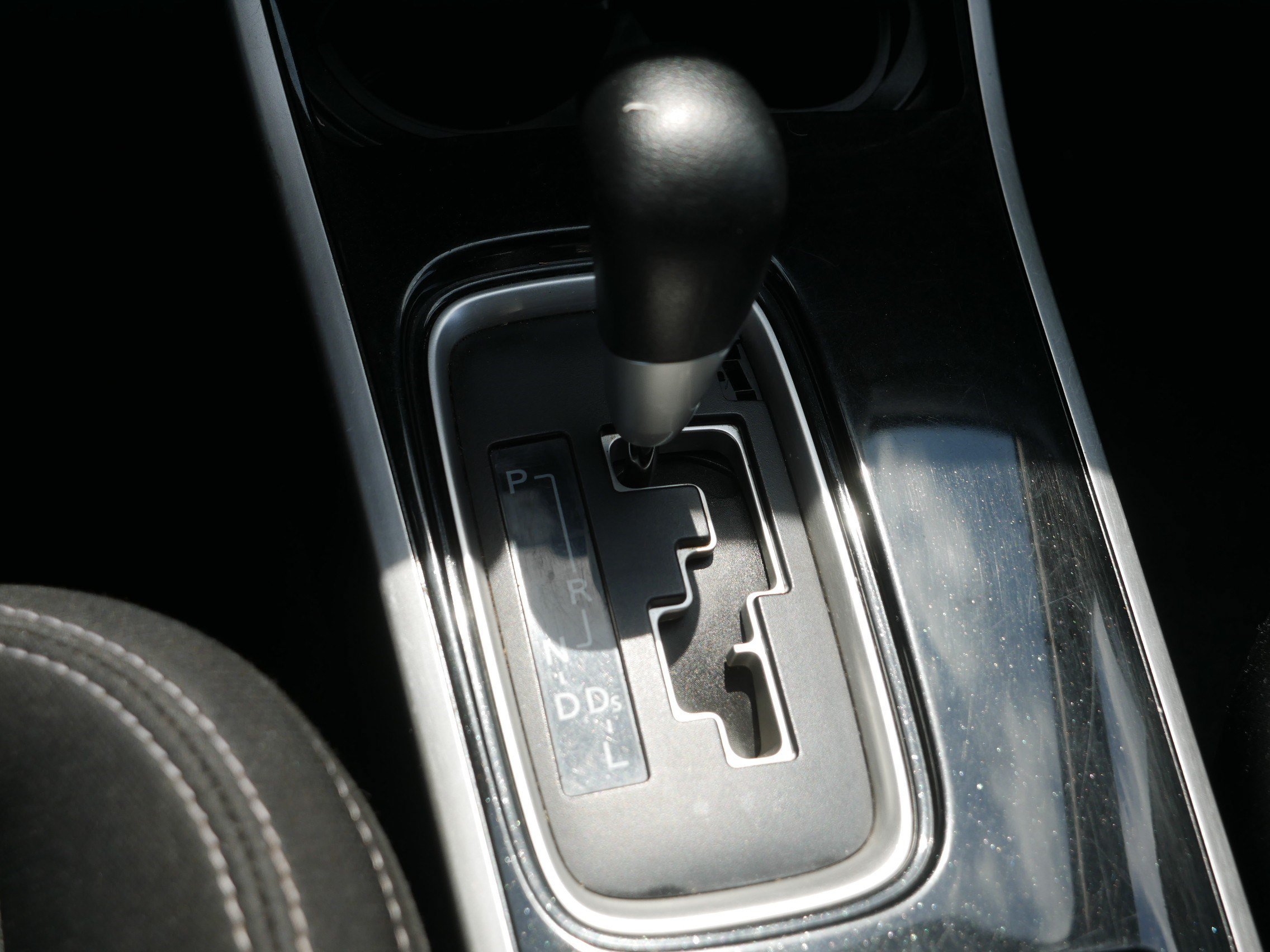 Used 2020 Alloy Silver Metallic Mitsubishi ES image 24