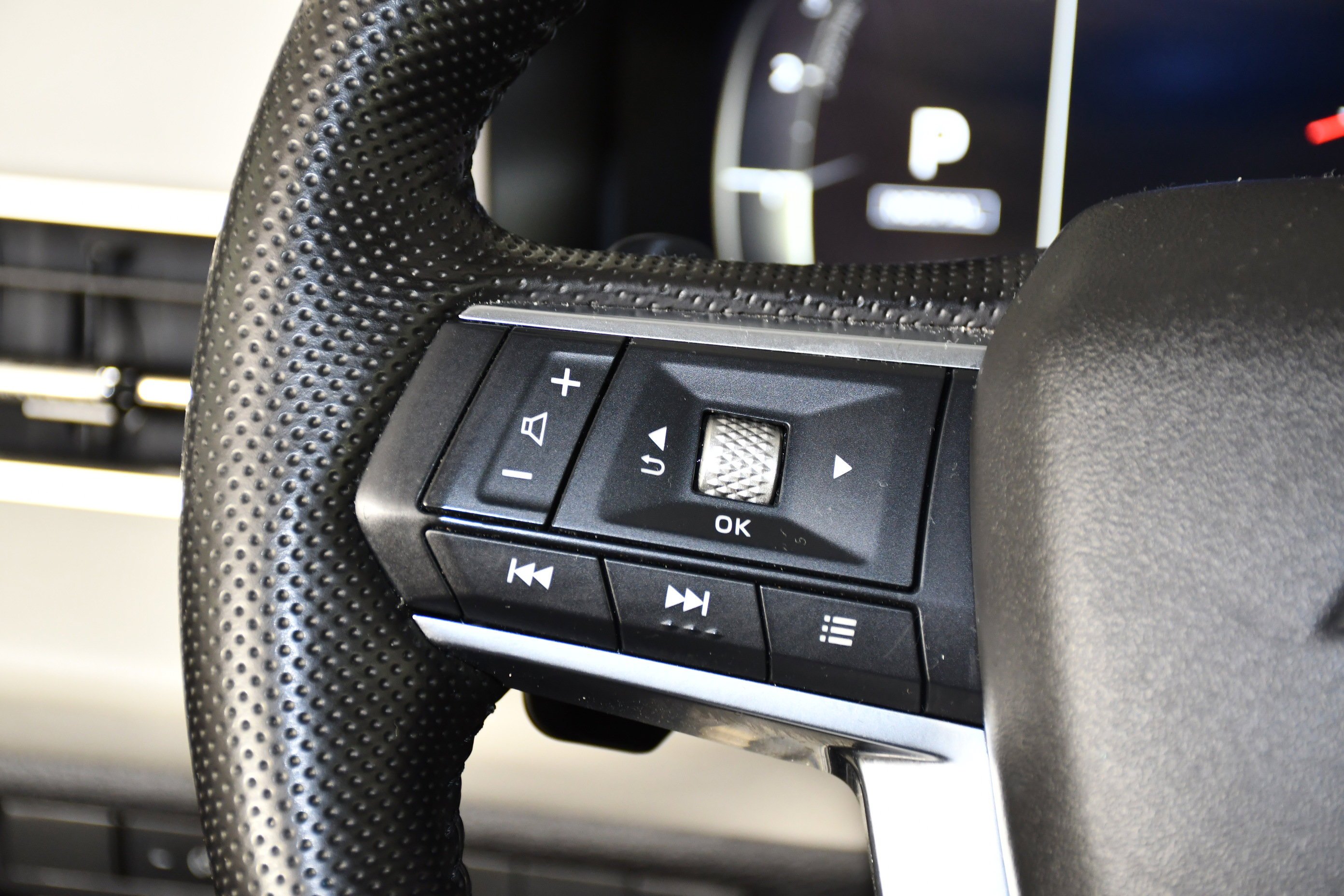 Certified Used 2025 Gray Mitsubishi SEL image 20