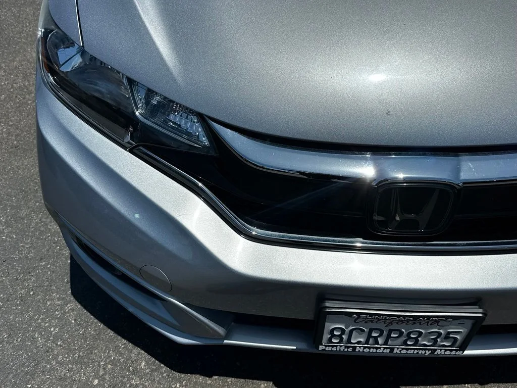 Used 2018 Silver Honda EX image 4