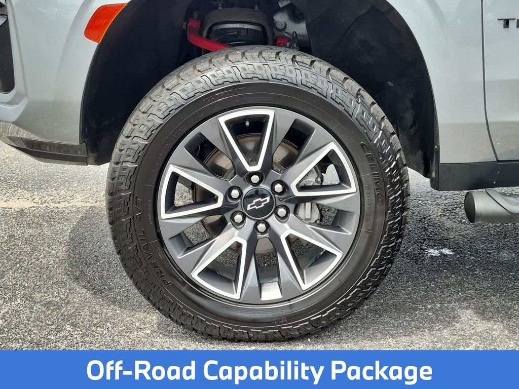 Used 2023 Gray Chevrolet Z71 image 12