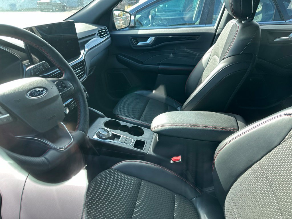 Used 2024 Agate Black Metallic Ford ST-Line Select image 5