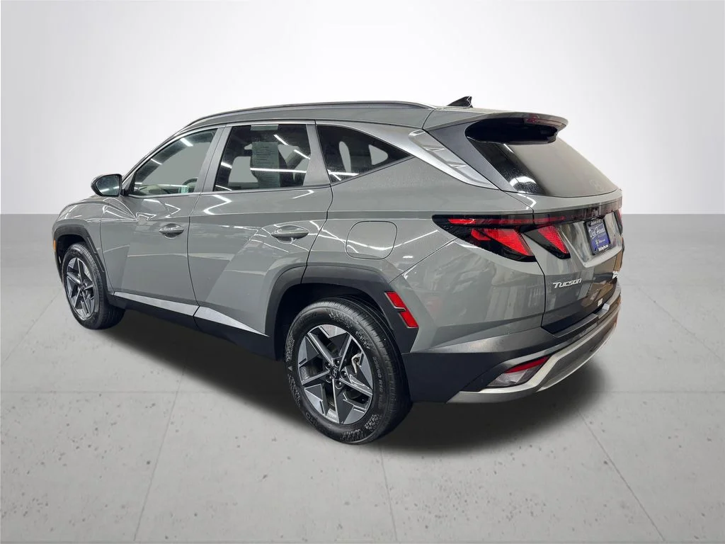 Used 2025 Gray Hyundai SEL image 4