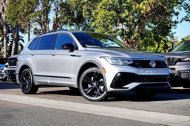 Used 2023 Silver Volkswagen 2.0T SE R-Line Black image 1