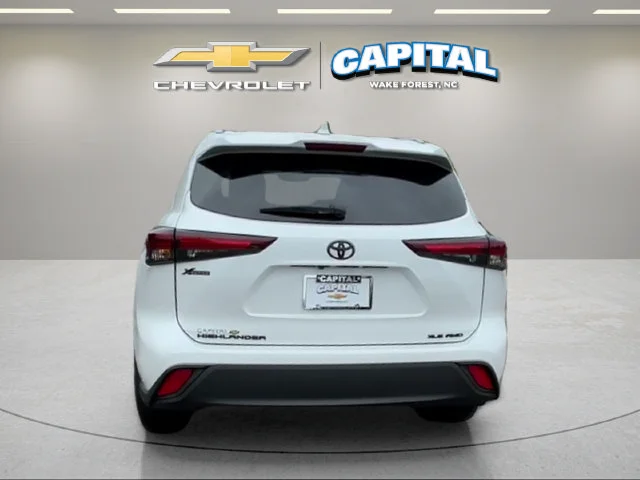 Used 2026 White/off-white Toyota XLE image 4