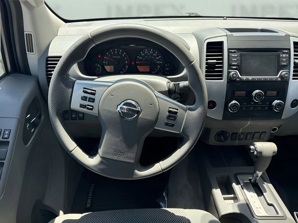 Used 2016  Nissan SV image 12