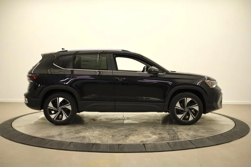 New 2026 Black Volkswagen 1.5T SE image 2
