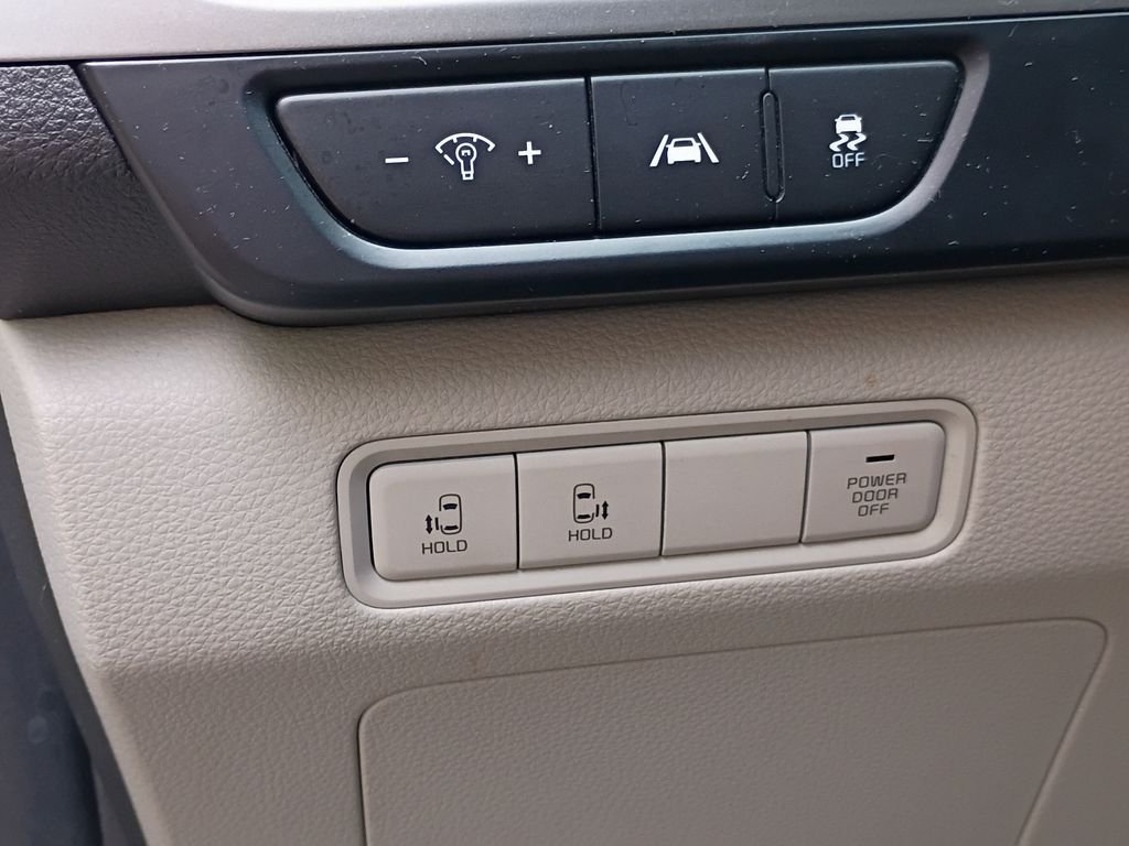 Used 2022 Snow White Pearl Kia LXS image 15