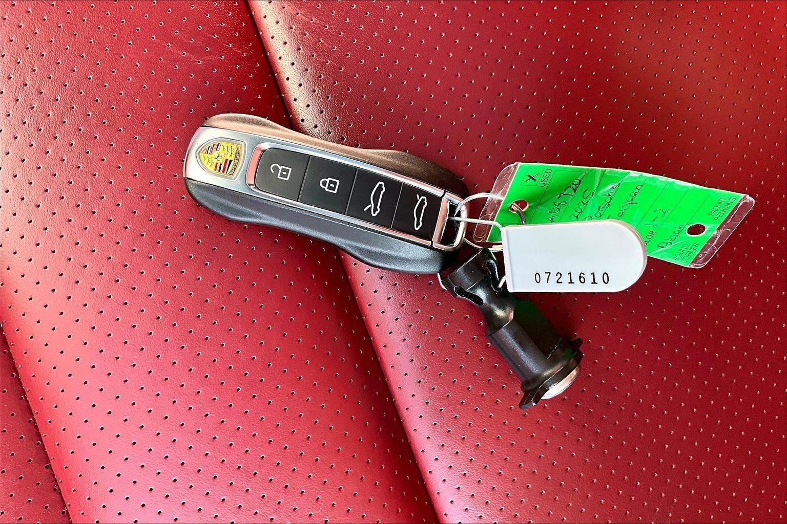 Used 2025  Porsche  image 11