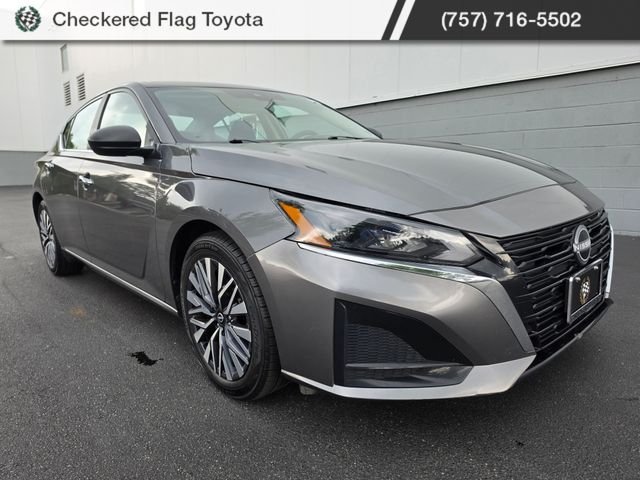 Used 2025 Gun Metallic Nissan 2.5 SV image 7