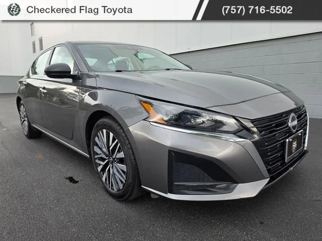 Used 2025 Gun Metallic Nissan 2.5 SV image 7