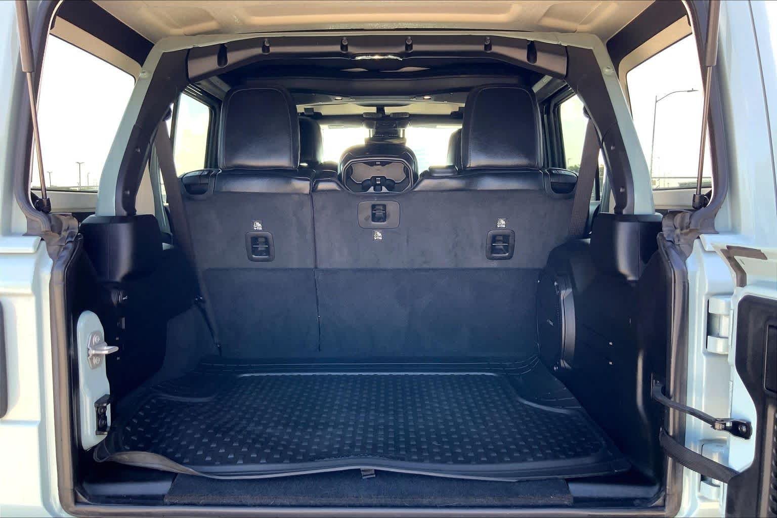 Used 2024 Earl Clearcoat Jeep Sahara image 34