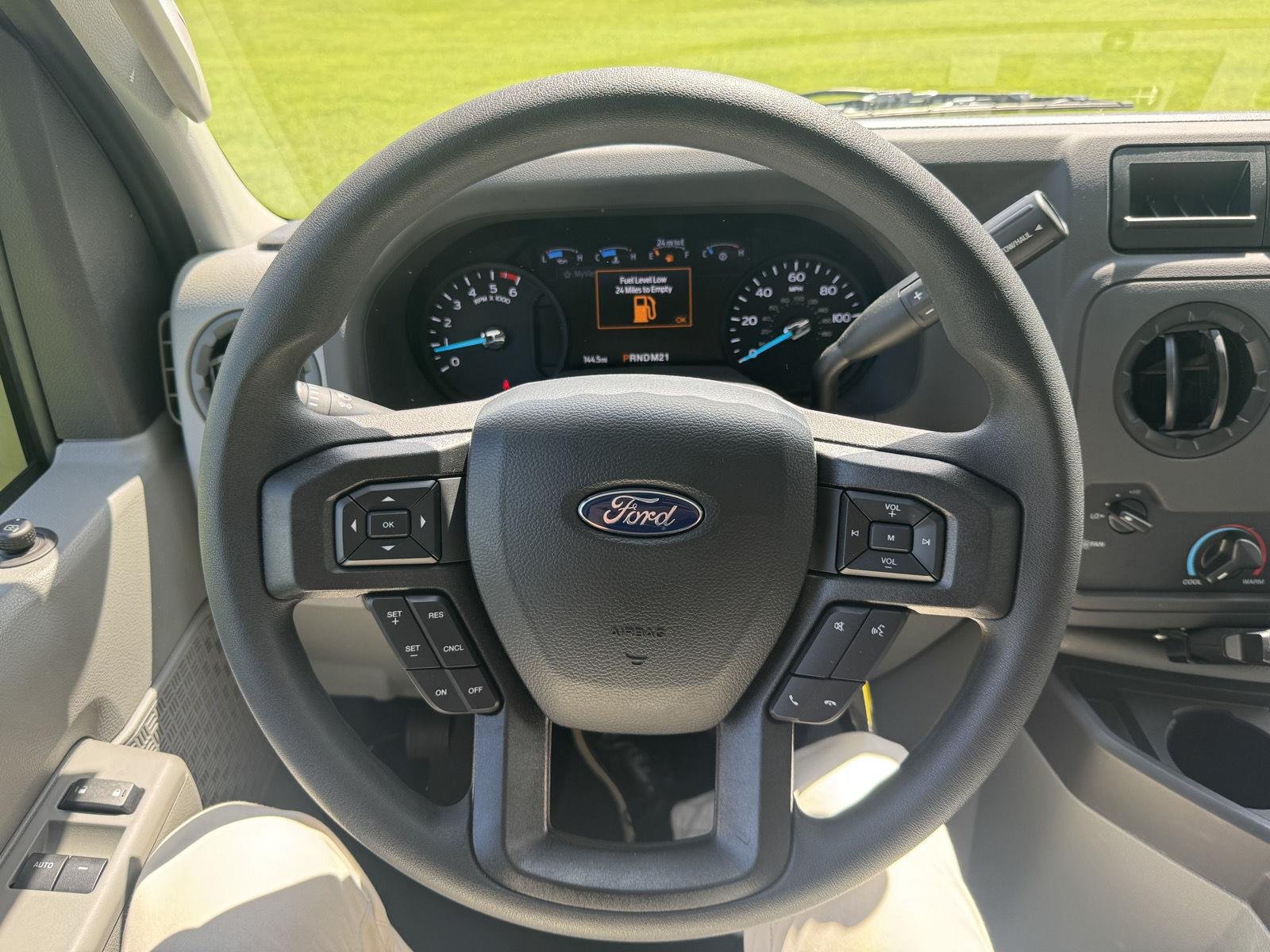 New 2027 Oxford White Ford E-350 SRW image 14