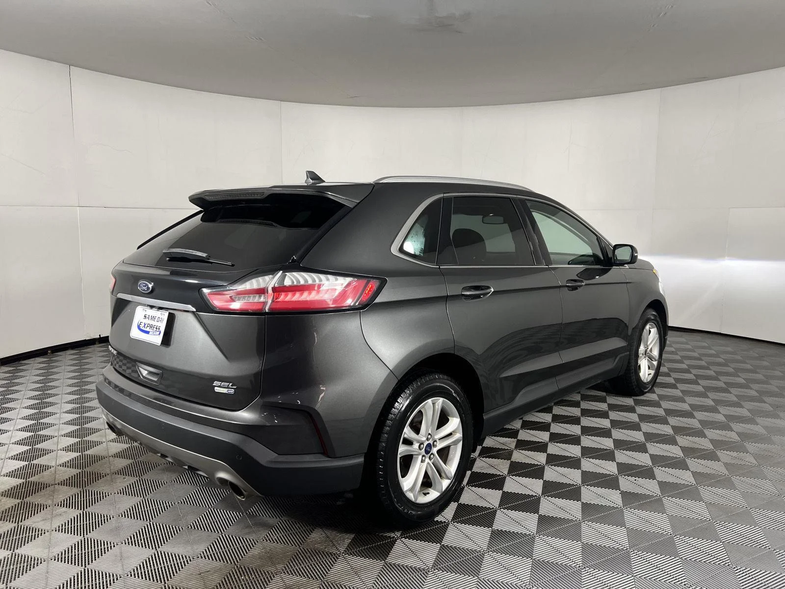 Used 2019 Magnetic Ford SEL image 17