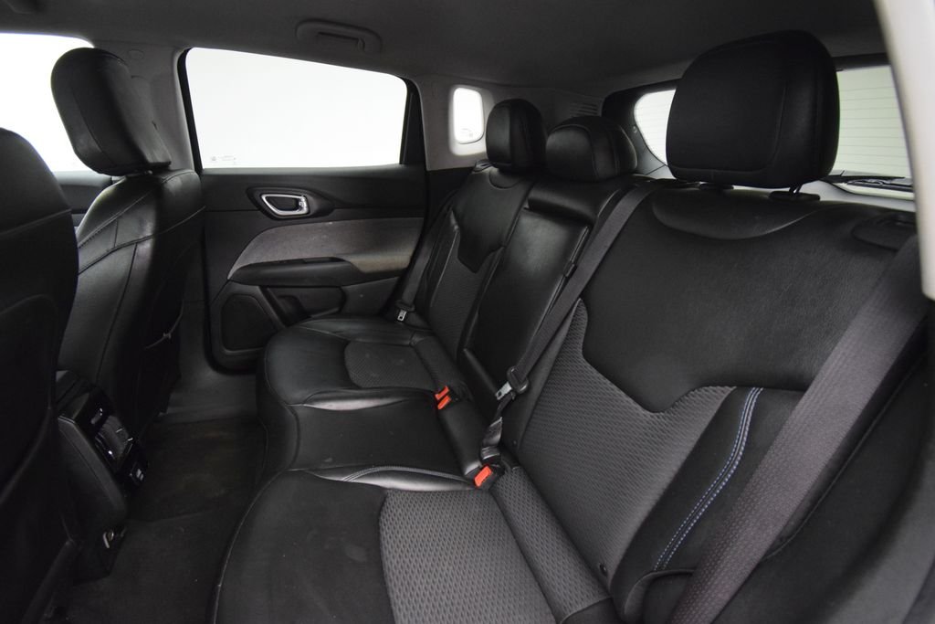 Used 2022 Black Jeep Latitude image 17