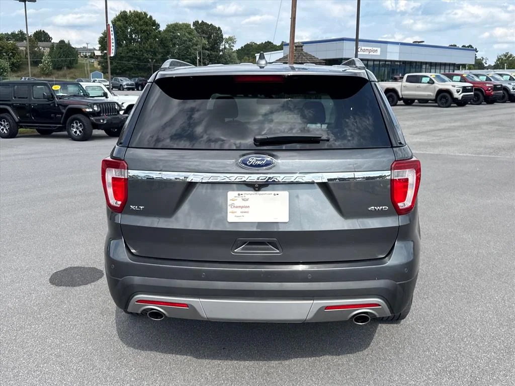 Used 2017 Magnetic J7 Ford XLT image 4