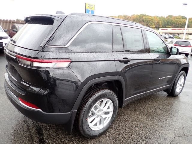 New 2025 Diamond Black Crystal Pearl-Coat Exterior Paint Jeep Laredo X image 7
