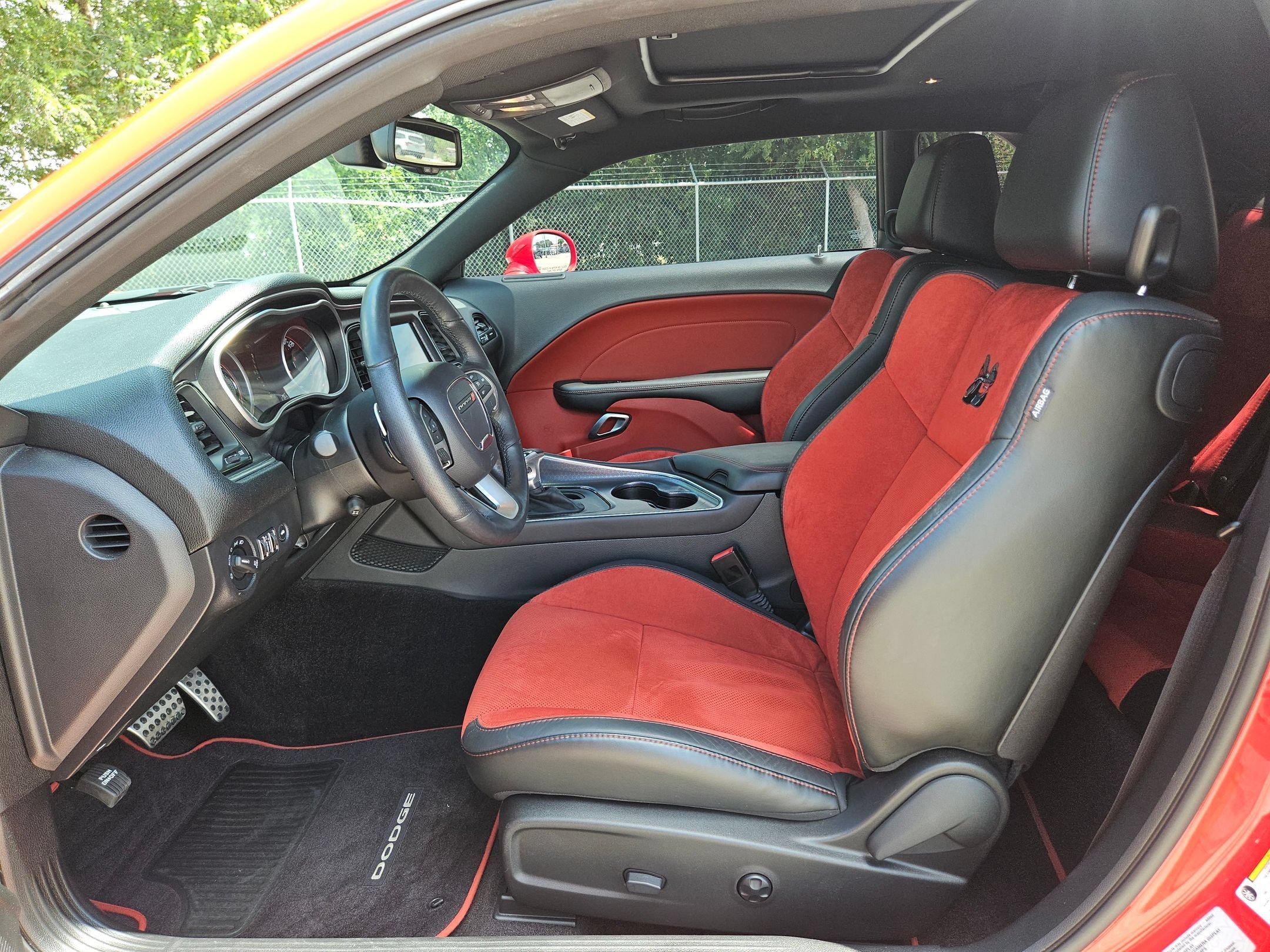 Used 2016 Torred Clearcoat Dodge 392 Hemi Scat Pack Shaker image 9
