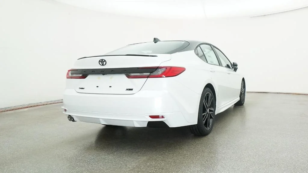 New 2026 Wind Chill Pearl with Midnight Black Metallic roof Toyota XSE image 2