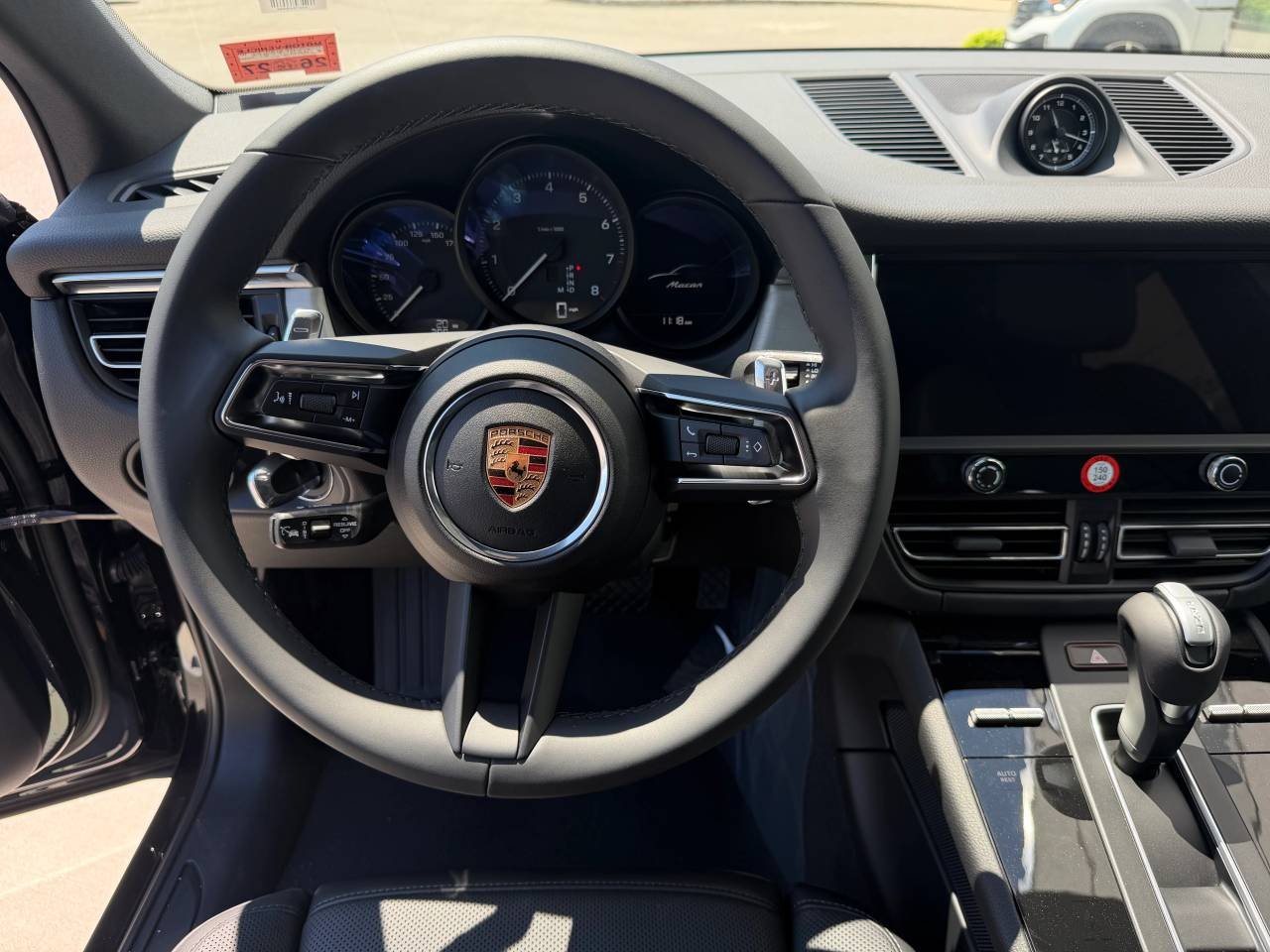 2026 Porsche Macan T - Photo 14