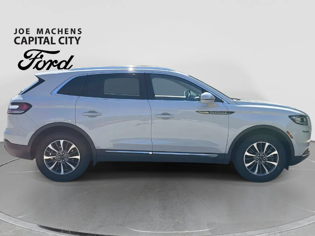 Used 2023 White Lincoln Standard image 3