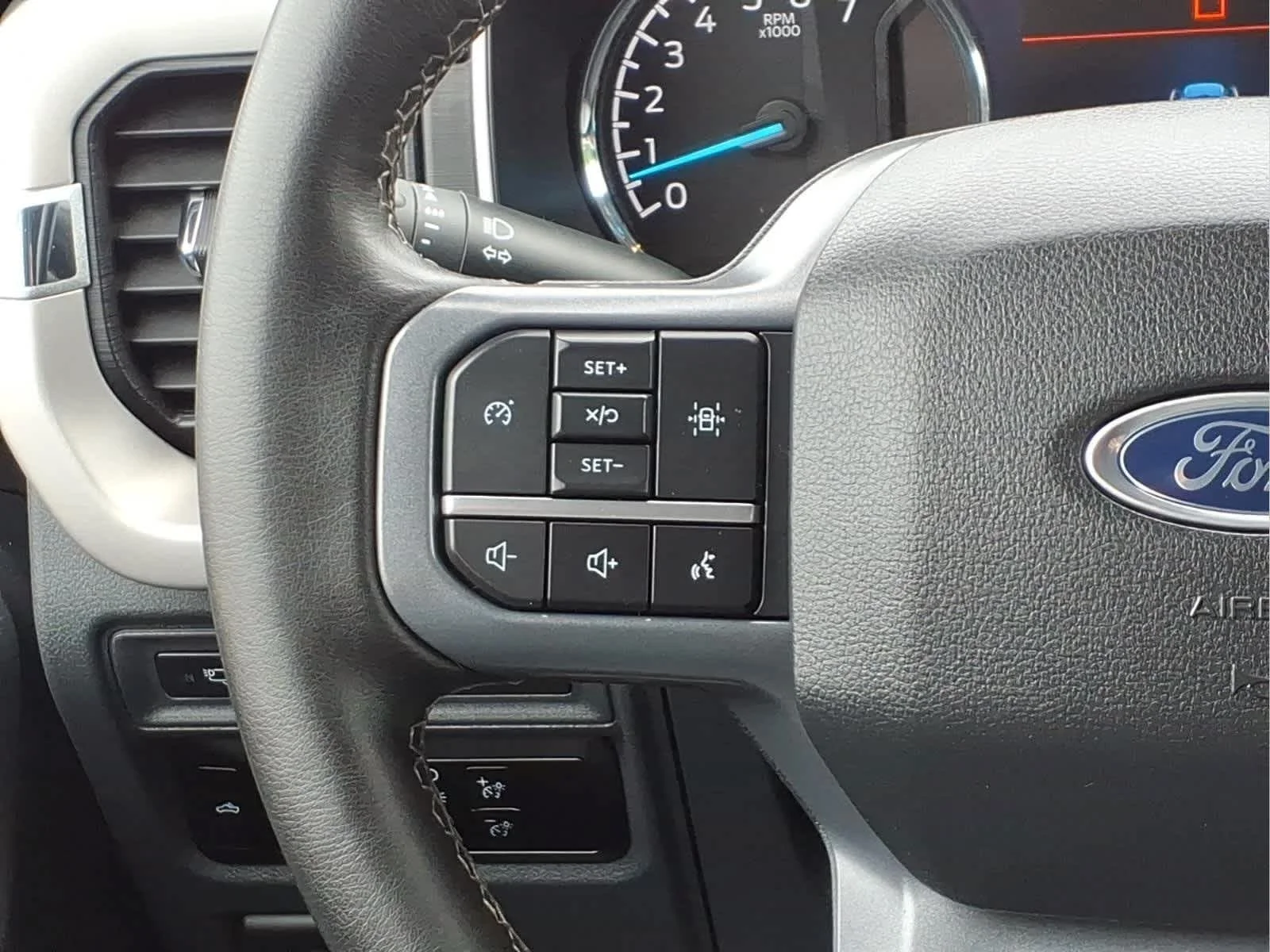 Used 2023 Area 51/Agate Black Ford XLT image 21