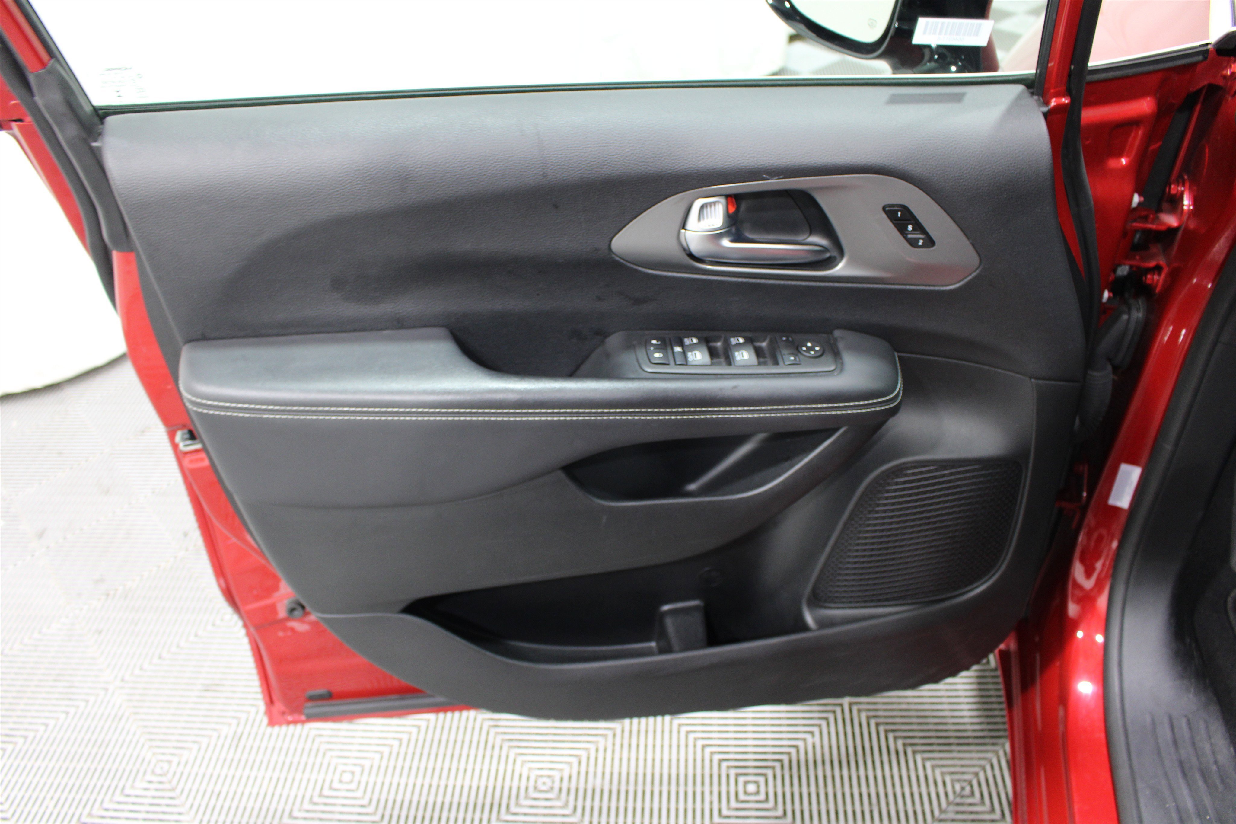 Used 2025 Red Hot Pearlcoat Chrysler Select image 6