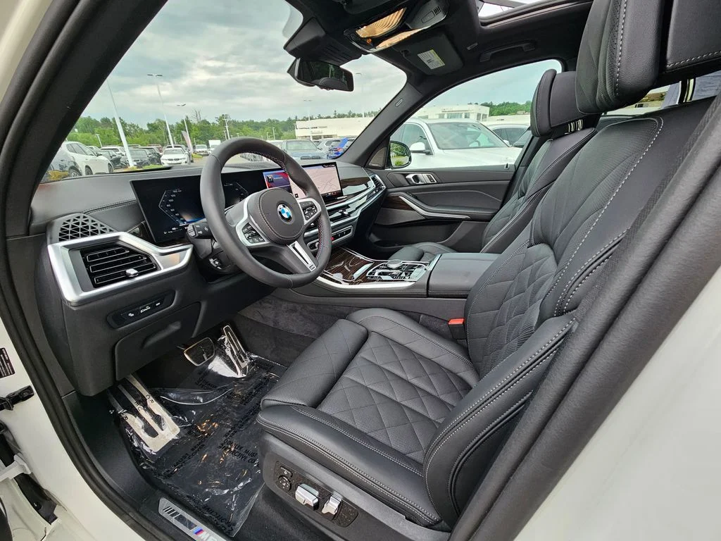 Certified Used 2026 White BMW M60i image 16